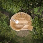Nordic Seashell udendørs bruser - dronefoto taget fra sommerhus på sydhavsøerne