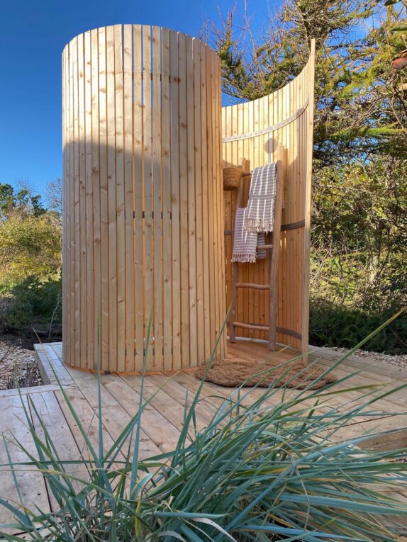 Outdoor shower from Nordic Seashell, as it stands at customer in Klitmøller, Thy.